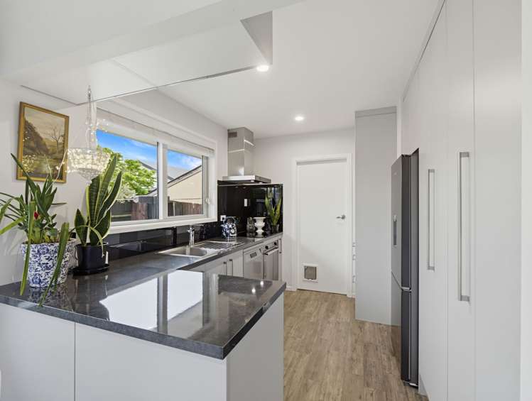 2/4 Queenspark Drive Parklands_9