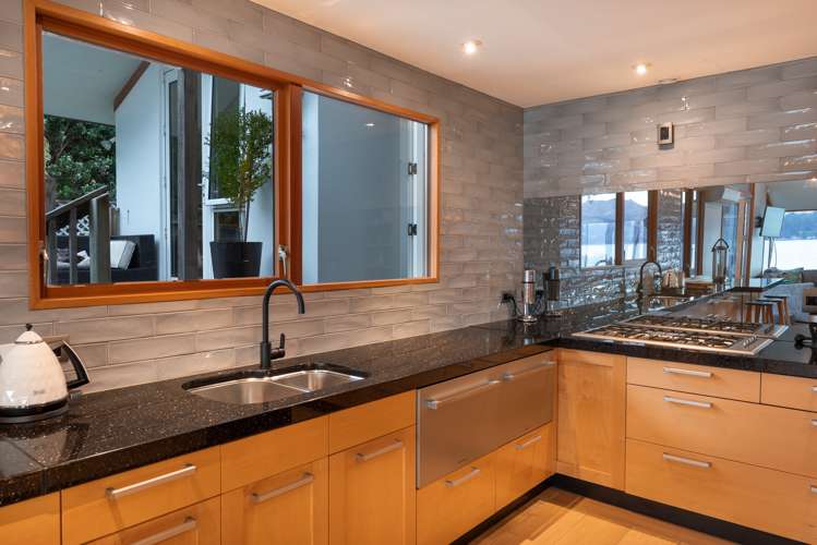 425 Marine Drive Charteris Bay_9