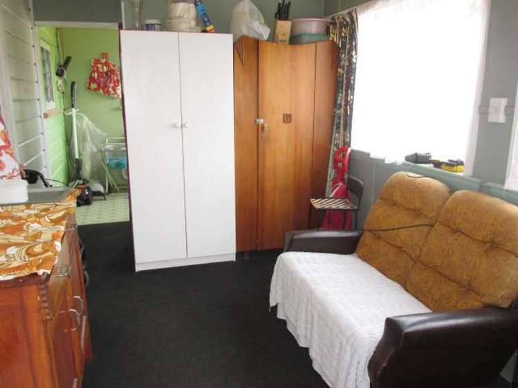 6 Crampton Road Reefton_18