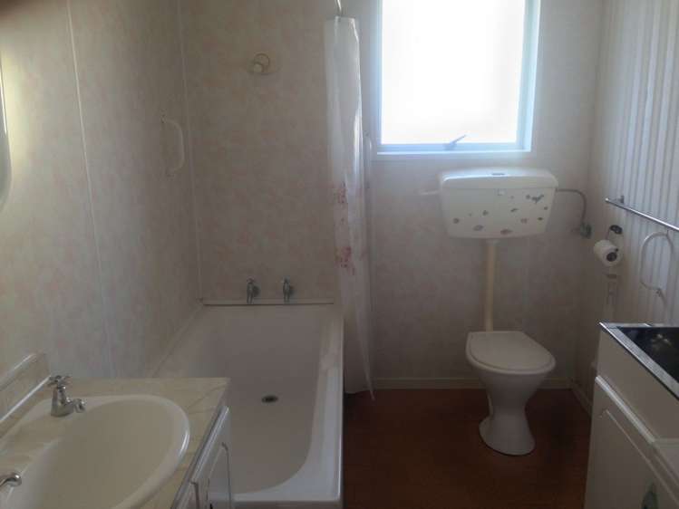 12a Baker Street Caversham_12