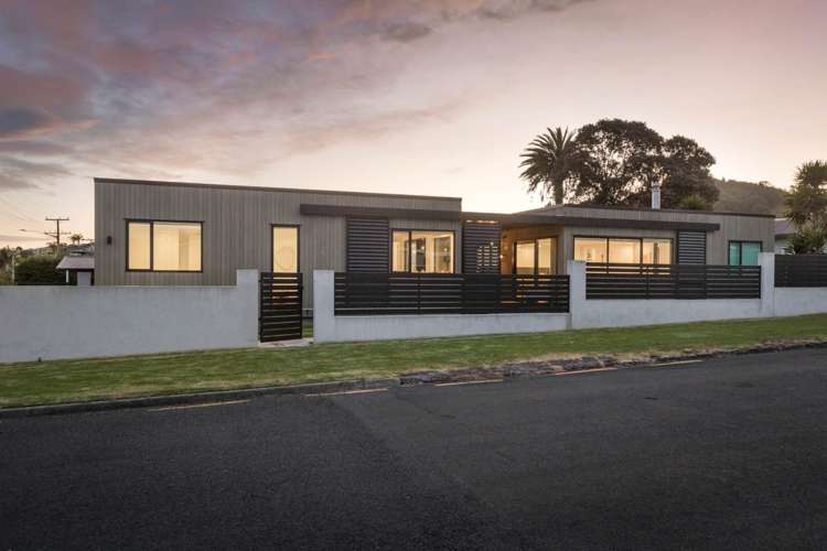 41 Beach Road Waihi Beach_1