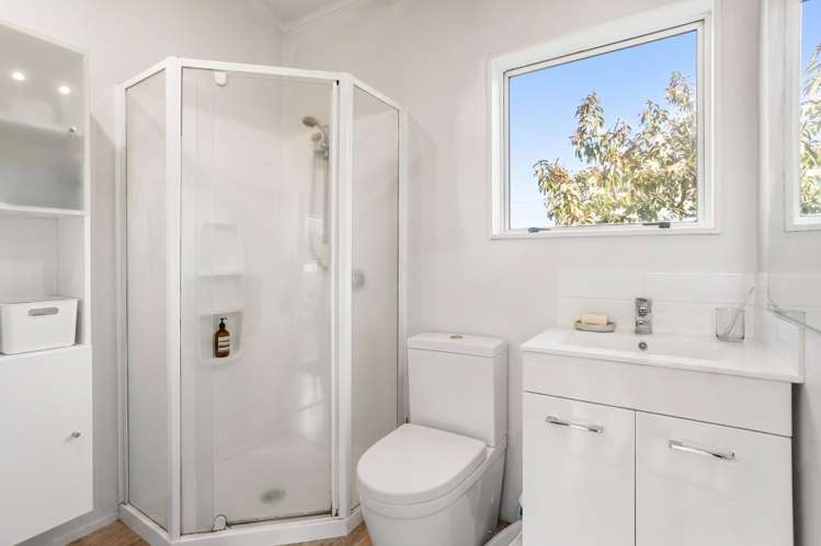33A Invermay Avenue Three Kings_10
