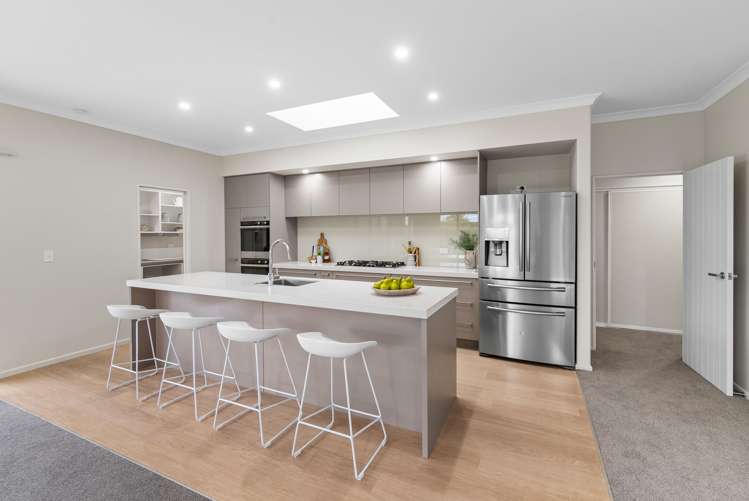 100 Mcmahon Drive Aidanfield_8