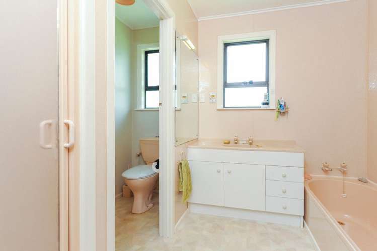 24 Montmere Avenue Te Atatu Peninsula_12