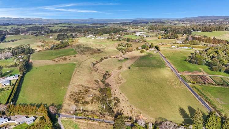 110 Ross Road and 20 Laurel Drive Whakamarama_10