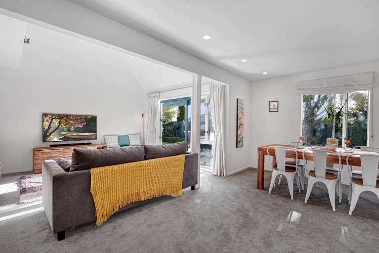 2/19 Waitikiri Drive Parklands_5