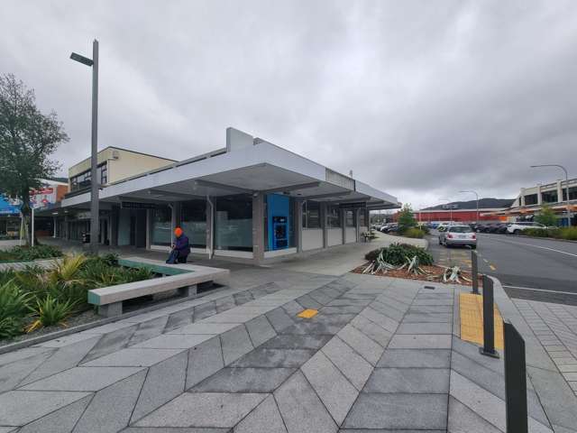 Office or retail in Wainui!