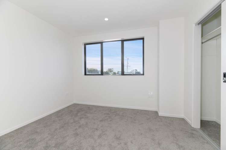 2/52 Rua Road Glen Eden_10