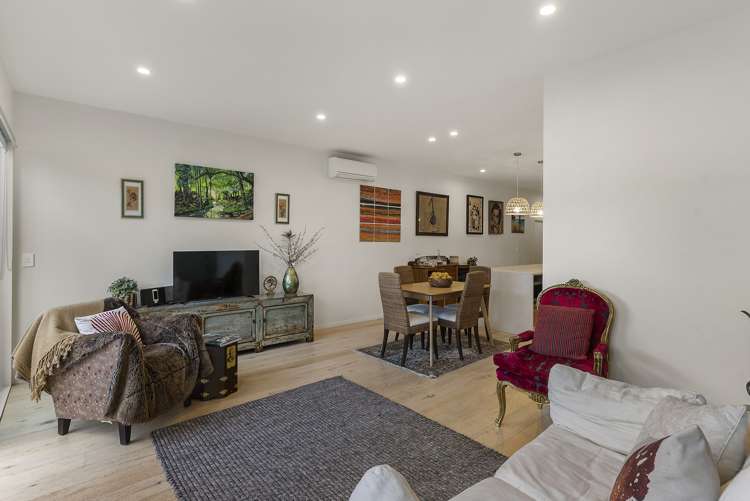 211 Jack Lachlan Drive Beachlands_17