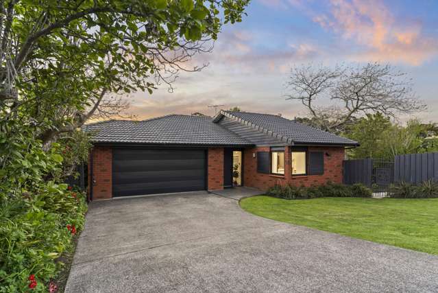 A SPACIOUS & MODERN BRICK FAMILY HOME!