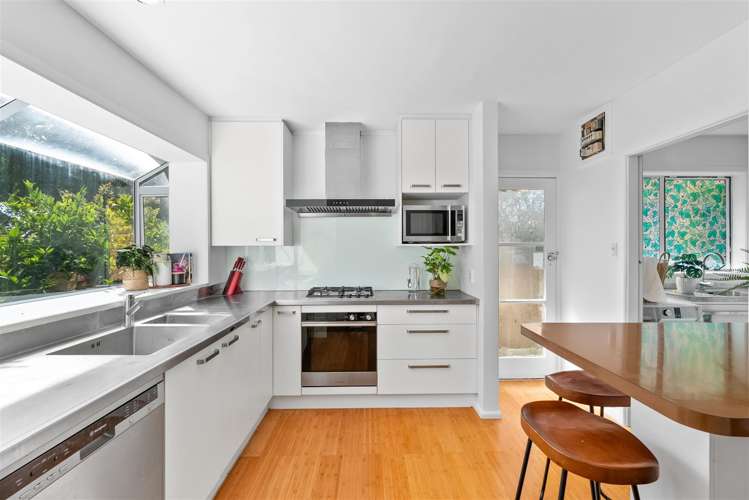 65 Woodbury Street Russley_7