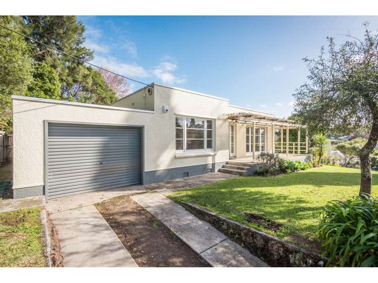 33 Derwent Crescent Titirangi_16