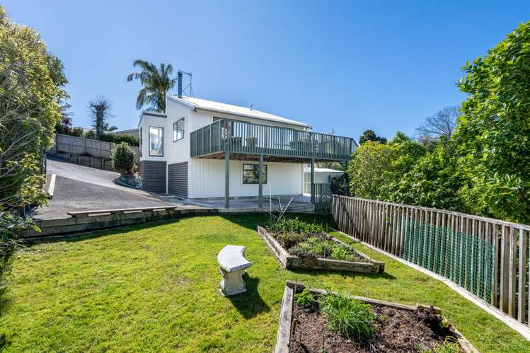 10 Oliver Twist Avenue Mellons Bay_27