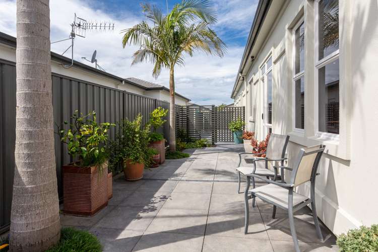 21 Hunter Drive Awatoto_19