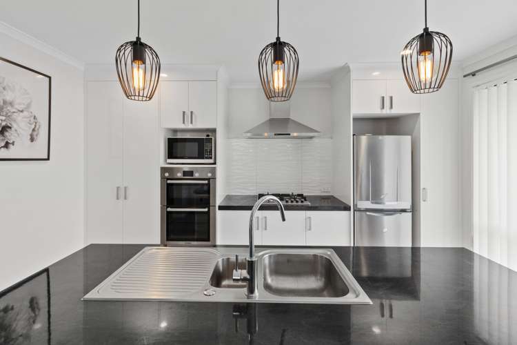 6 Muirfield Crescent Aongatete_3