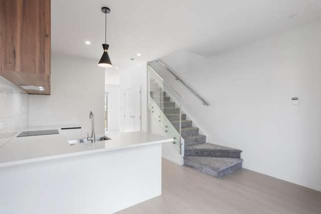 4/8 Rosier Road 1665_1