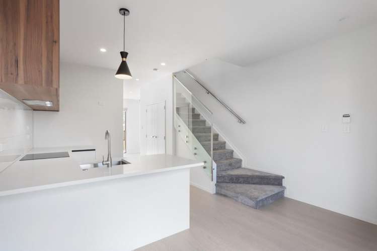 4/8 Rosier Road 1665_1