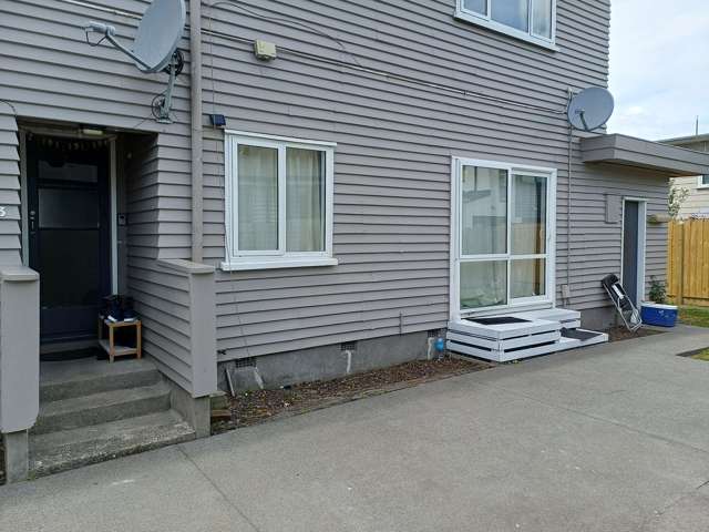 Tidy sunny unit 5 minutes from City Centre