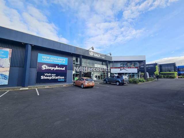 Standout Link Drive Showroom