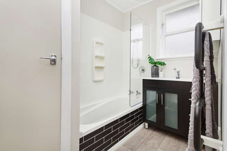 320 Stokes Valley Road Stokes Valley_16