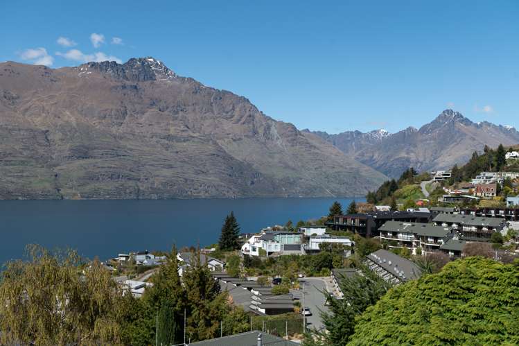 67 Wynyard Crescent Fernhill/Sunshine Bay_16