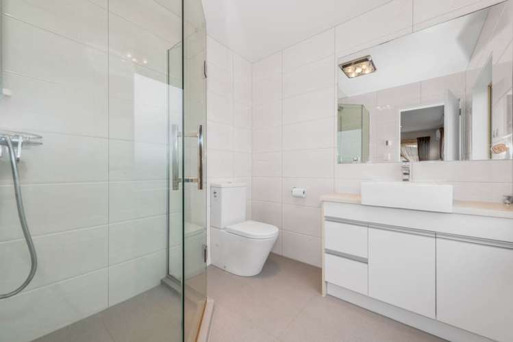 9 Sunshine Lane Flat Bush_17