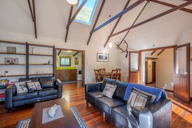 37 Penlington Place Akaroa_10