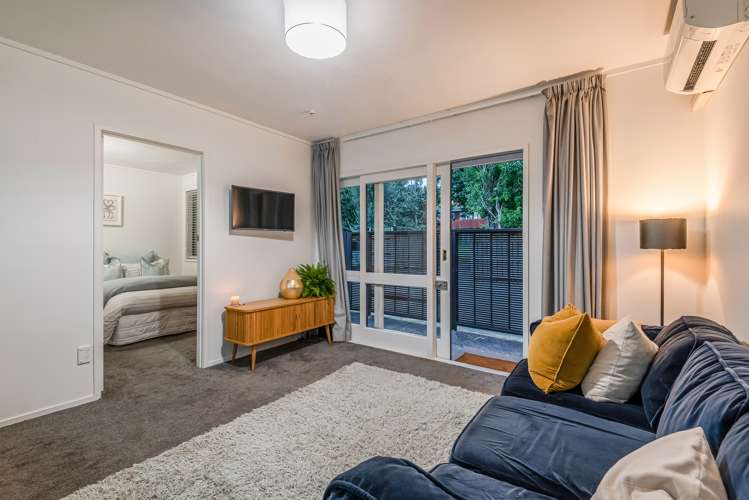 2/69a Landscape Road Mount Eden_12