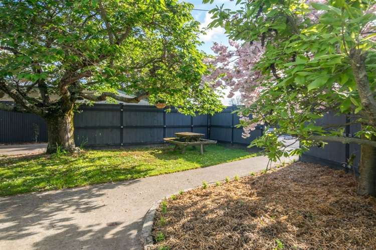 8 Edinburgh Crescent Redwoodtown_19