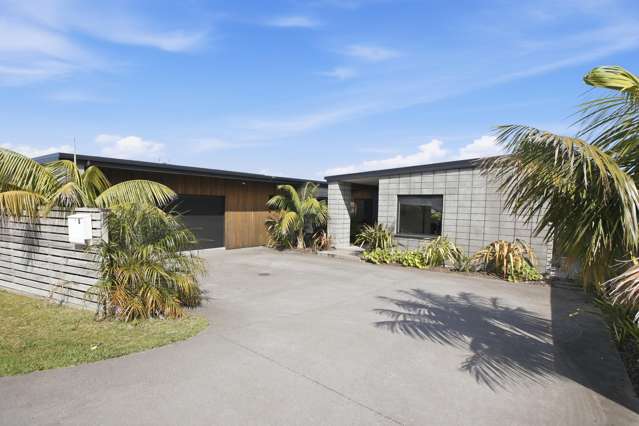 DESIGNER COMFORT WITH PEACEFUL RESERVE OUTLOOK