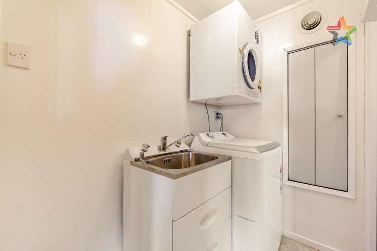 12 Gainsborough Grove Belmont_16