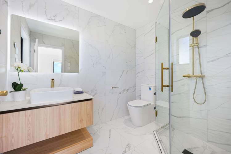 17 Ballyalton Crescent Flat Bush_60