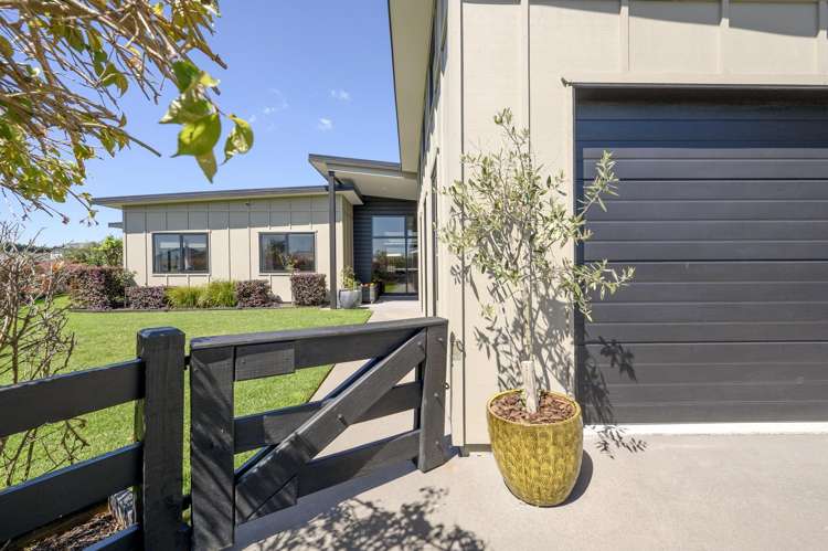 2 Benmore Crescent Pyes Pa_3