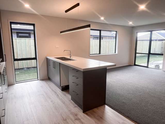 185 Faringdon Boulevard Rolleston_3