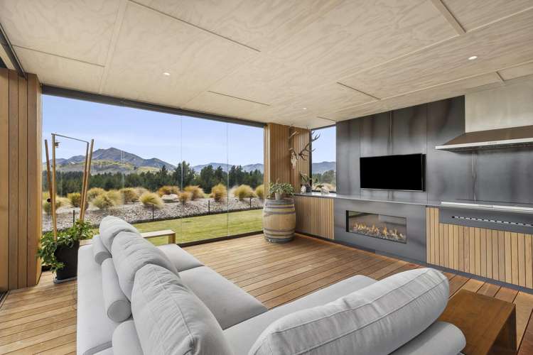 34 Bonspiel Road_3
