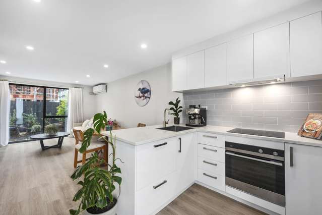 4/8 Chivalry Road Glenfield_1