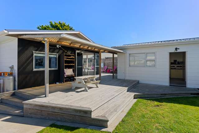 4 Robert McKeen Street Otaki Beach_2