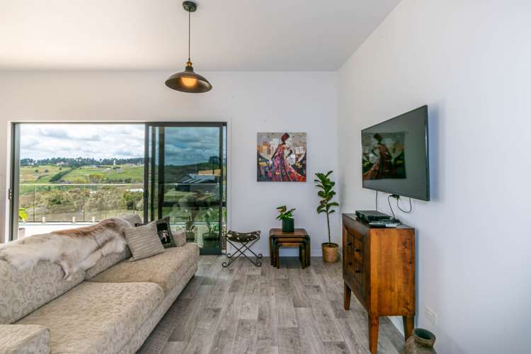 1 Pekama Drive Cable Bay_10