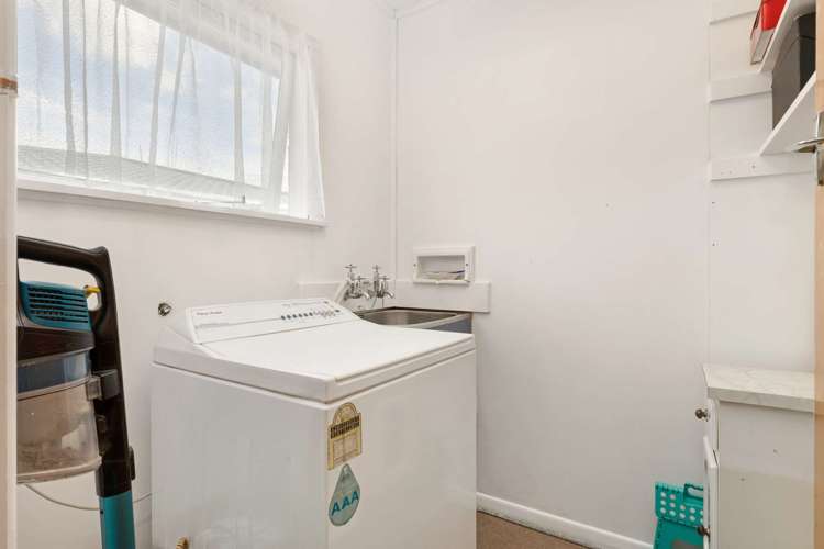 38 Tennyson Crescent Stoke_11