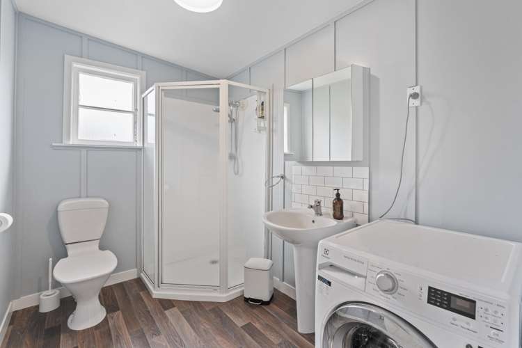 17 Lake Road Mangakino_12