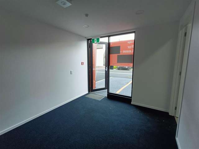 Unit 9, 15 Earthmover Crescent Burbush_3