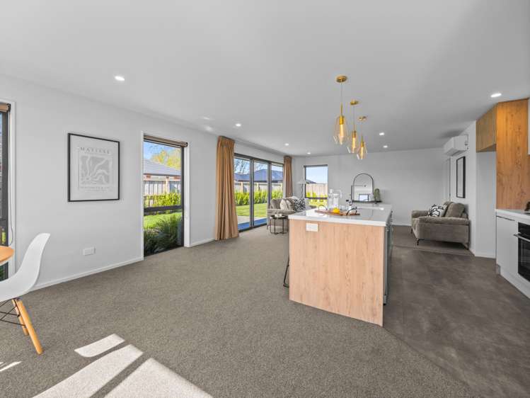 23 Strowan Avenue Elgin_8