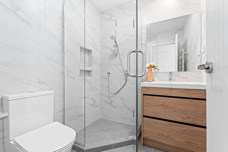 2/91 Beach Road Pahurehure_7