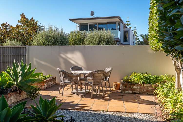 1/6 Burgess Street Sumner_14