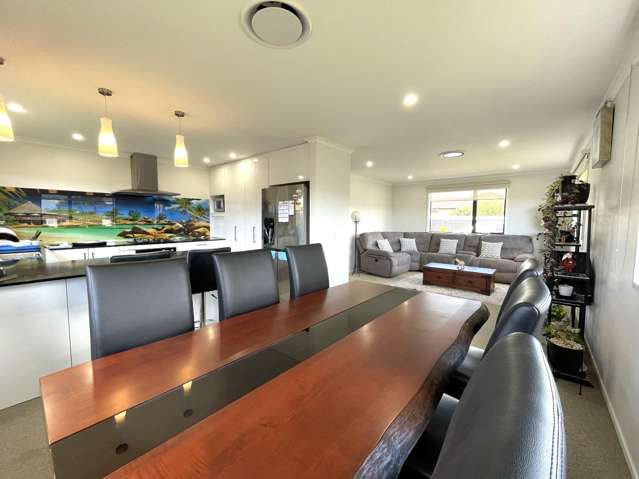 26 Honeyfield Drive 10861_2