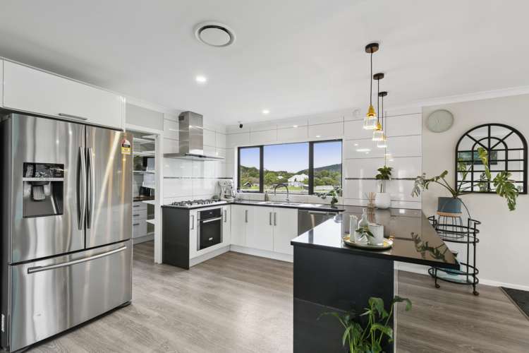 32 Mervyn Kemp Drive Tawa_6