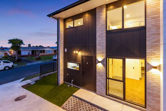 Modern Family Living in a Premium Papatoetoe L...