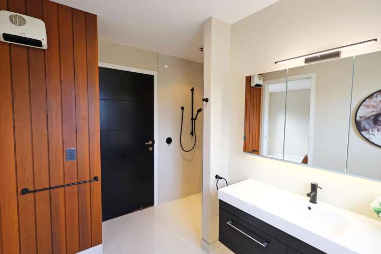 411 North Road Waikiwi_19