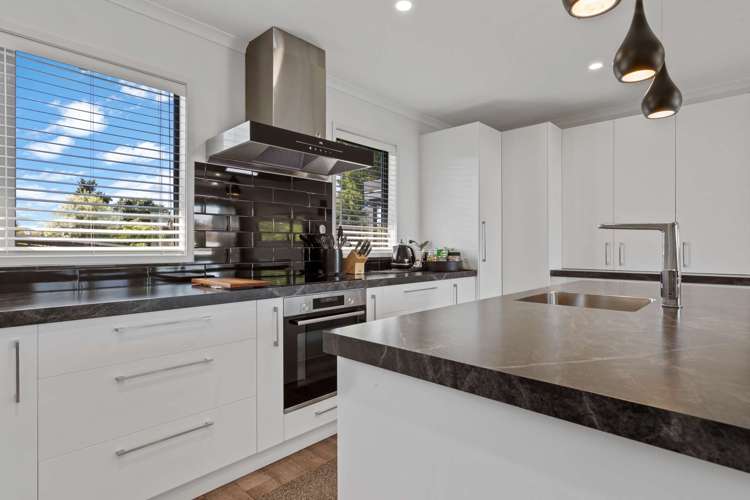 116 Clayton Road Mangakakahi_9