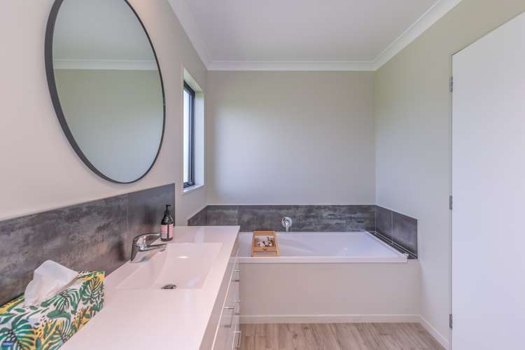 7 Grefor Lane Waitarere_14